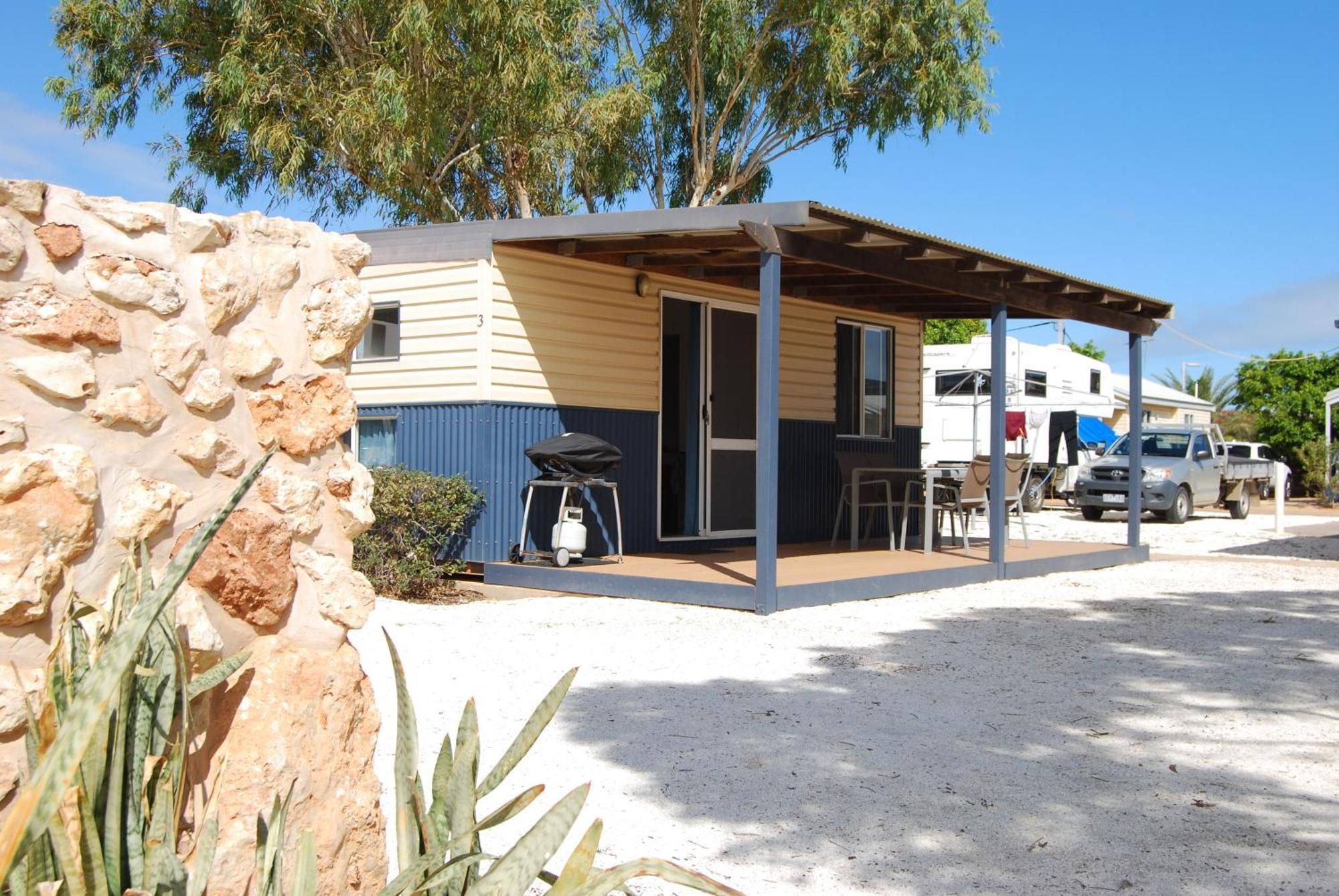 Coral Coast Tourist Park Hotel Carnarvon Exterior photo